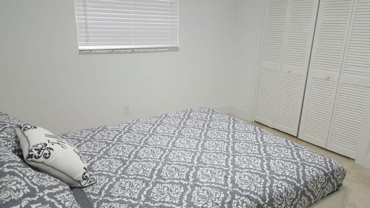 N61 Apartment Hollywood Bagian luar foto