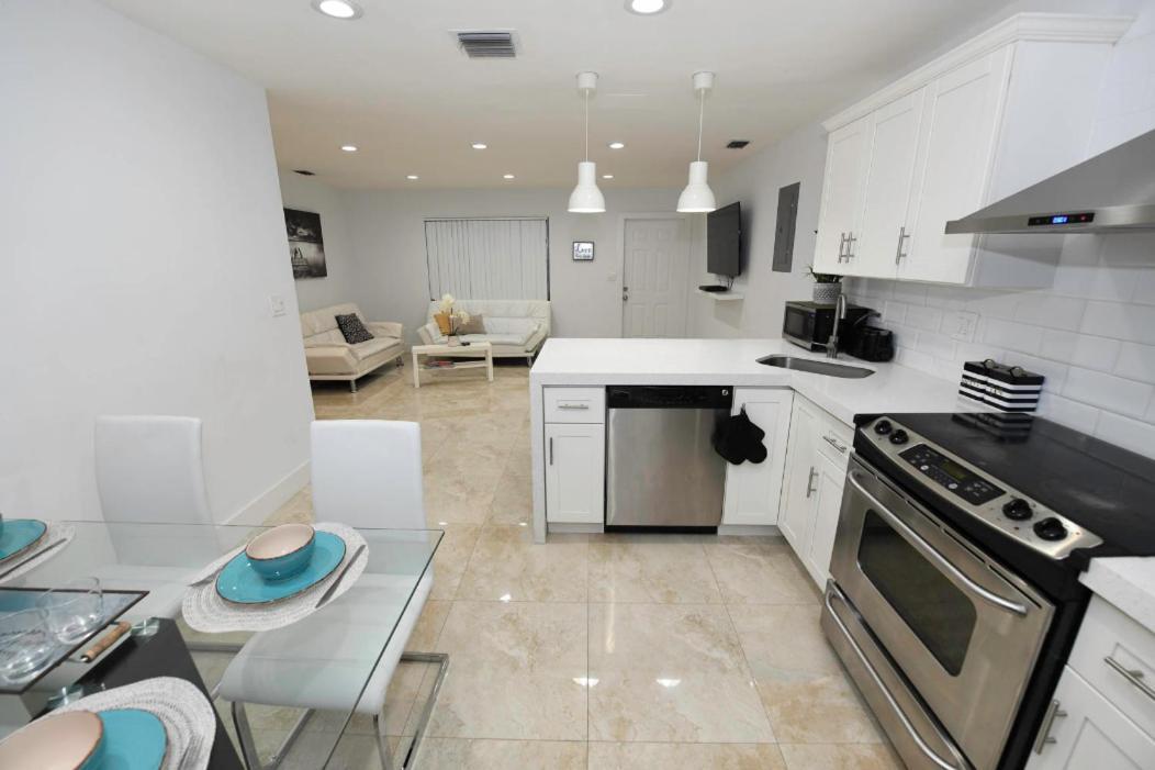 N61 Apartment Hollywood Bagian luar foto