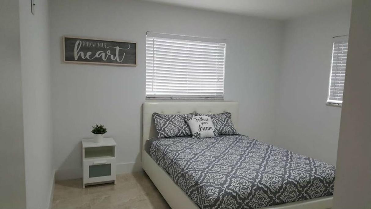 N61 Apartment Hollywood Bagian luar foto