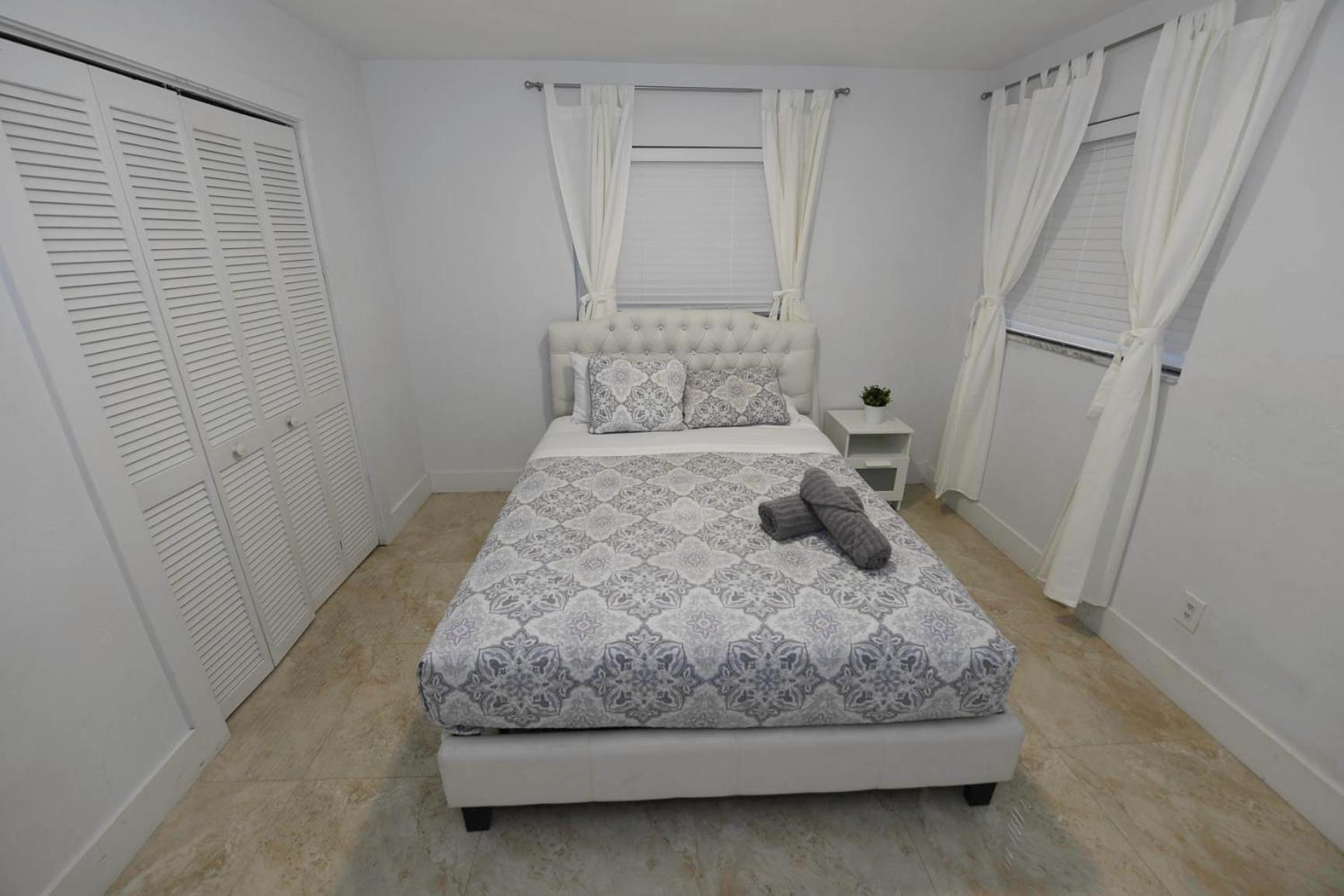 N61 Apartment Hollywood Bagian luar foto