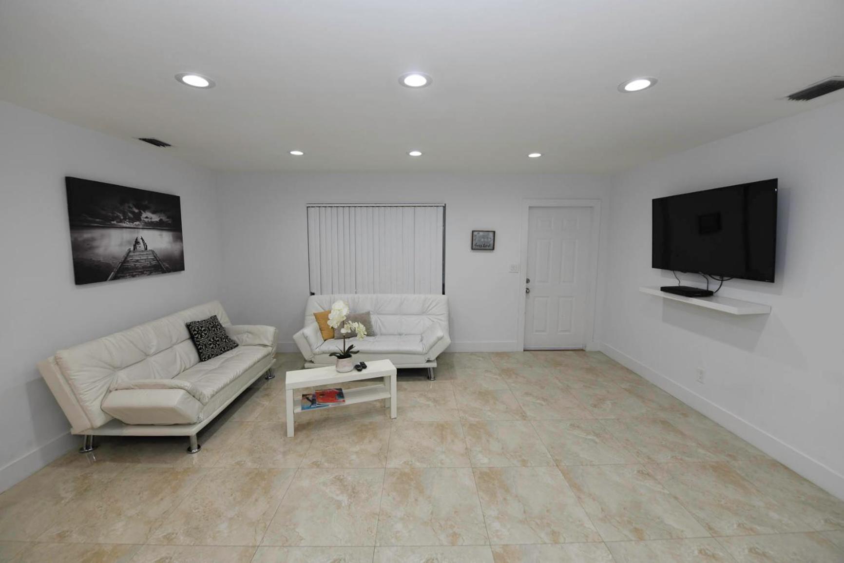 N61 Apartment Hollywood Bagian luar foto
