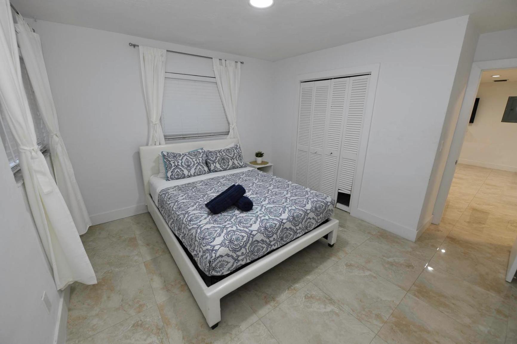 N61 Apartment Hollywood Bagian luar foto