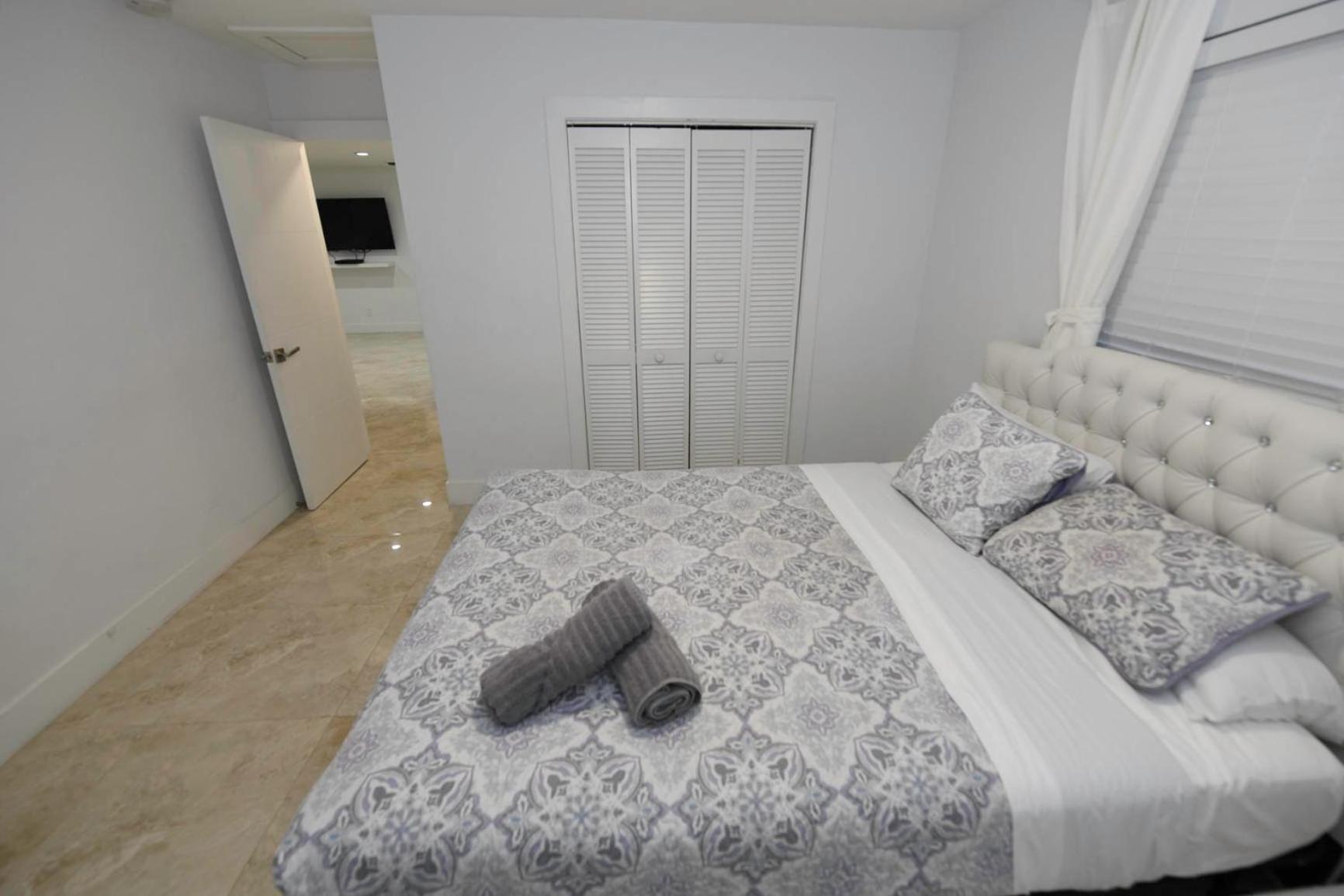 N61 Apartment Hollywood Bagian luar foto