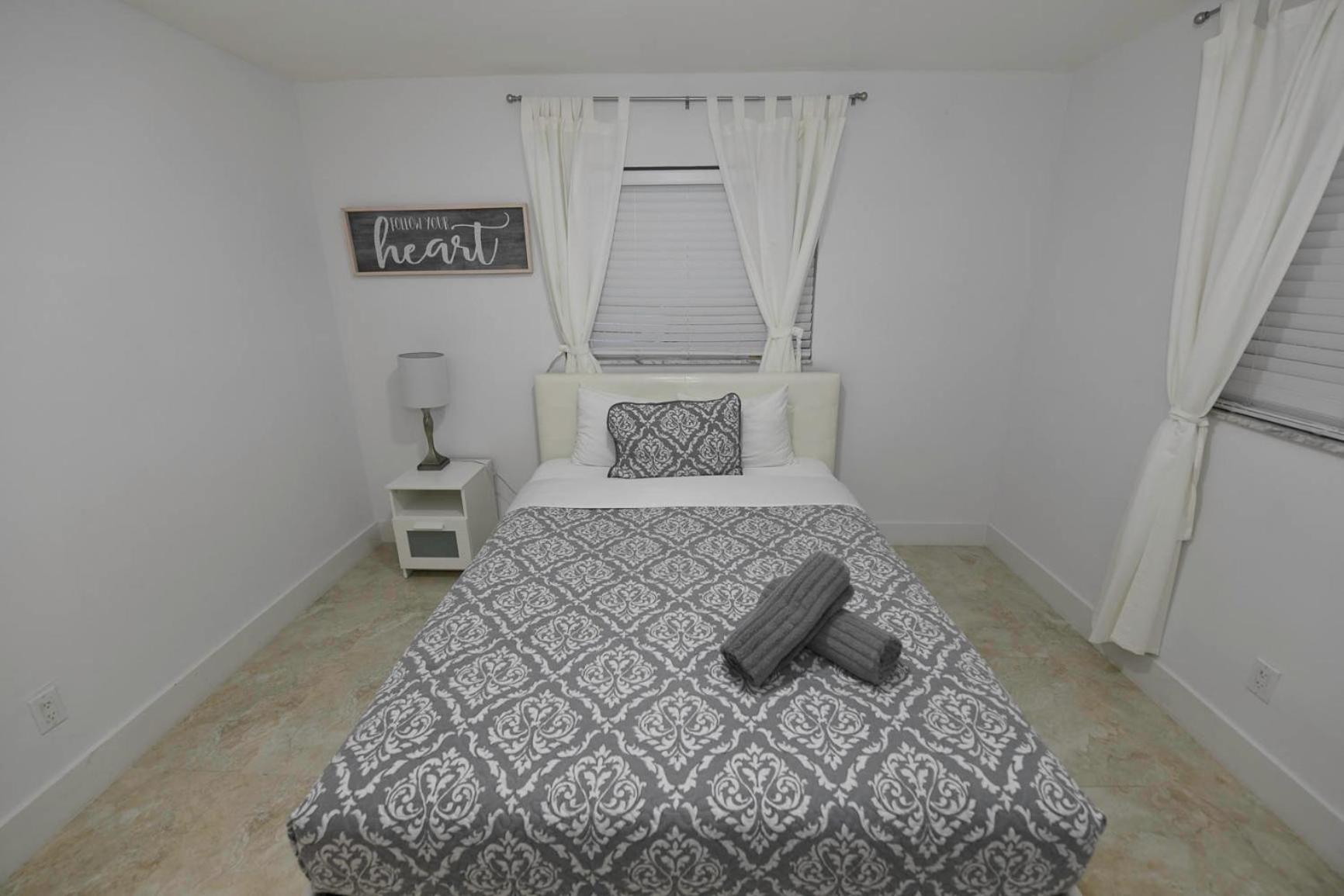 N61 Apartment Hollywood Bagian luar foto